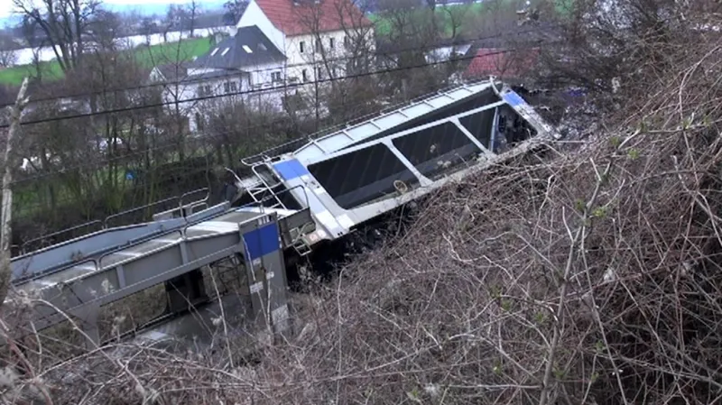 Události v regionech: Nouzový systém rozjetý vlak nezastavil