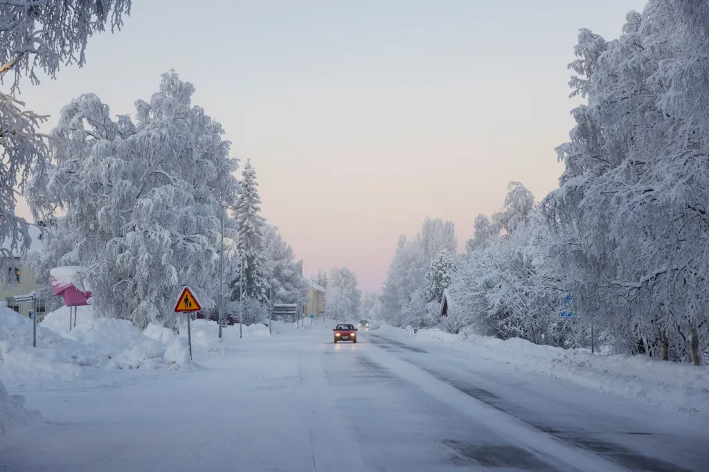 Sněhová bouře prošla švédskou vesnicí Vittangi