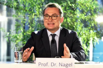 Německu hrozí recese, varuje šéf Bundesbanky. Inflaci čeká nejvyšší od poválečných let