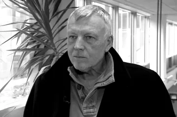 Lidé se loučili s architektem a scénografem Klangem. Navrhoval zpravodajská studia i zábavní pořady