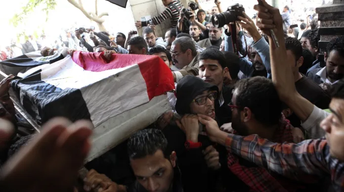 Pohřeb jedné z obětí egyptských protestů