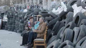 Proruští aktivisté u barikád v Doněcku