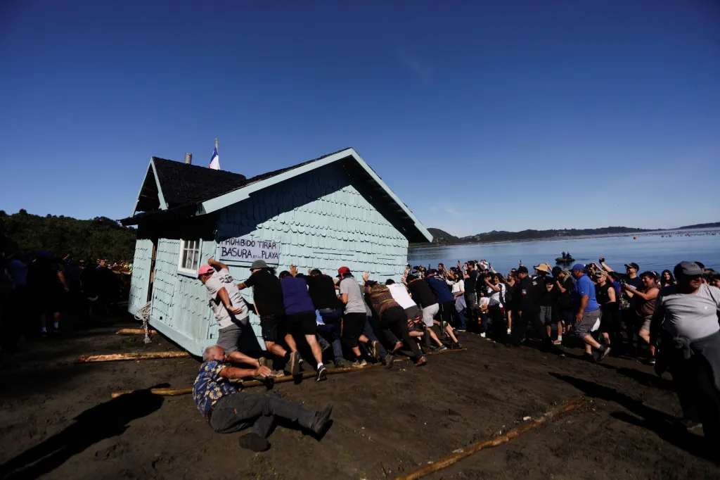 Domy v Chiloé se nazývají „palafitos“ a jsou postaveny výhradně ze dřeva