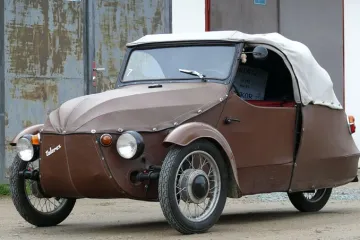 Skončila výroba tříkolky s plátěnou střechou