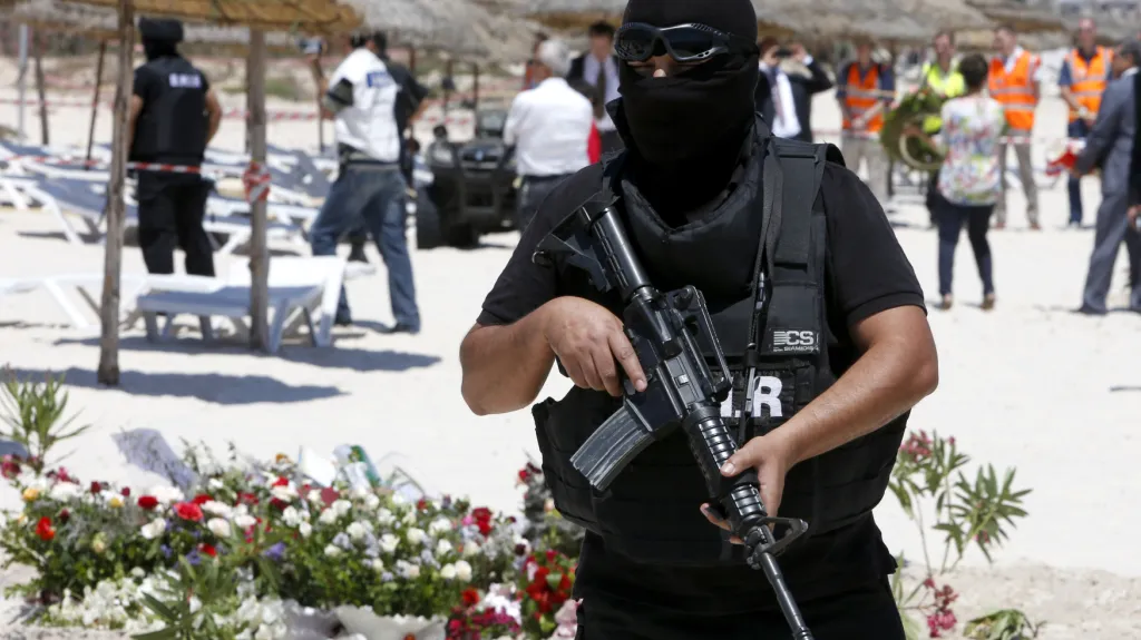 Tuniská policie na pláži v Súse po útoku teroristů