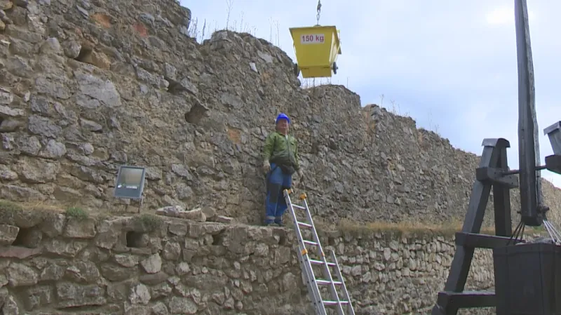 Nezaměstnaní pomáhají na Slovensku při obnově památek.