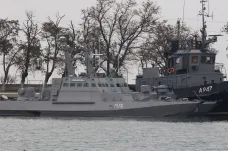 Na palubách lodí zadržených Rusy byli i ukrajinští kontrarozvědčíci. Dvanáct námořníků míří do vazby