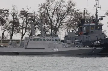 Na palubách lodí zadržených Rusy byli i ukrajinští kontrarozvědčíci. Dvanáct námořníků míří do vazby