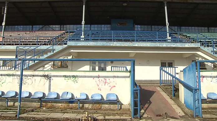 Tribuna stadionu v Čelákovicích