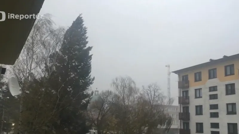 Silný vítr v městě Lázně Bohdaneč na Pardubicku