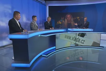 Mynář není člověk na svém místě, míní Vystrčil. Podle Valachové měl kancléř informovat ústavní činitele