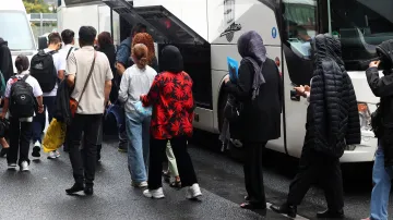 Ilustrační foto: skupina Afghánců na letišti v Hannoveru