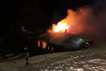 V Peci pod Sněžkou shořela chata u sjezdovky Javor. V budově nikdo nebyl