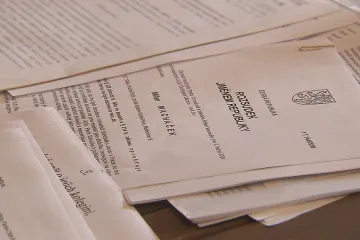 Stát loni vyplatil miliony za nezákonné stíhání. Lidé se kvůli tomu soudí i roky