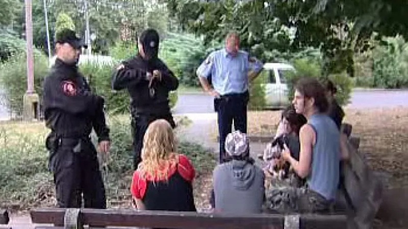Policie kontroluje pití alkoholu