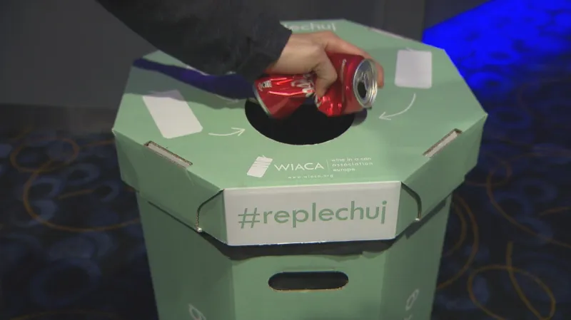 Koš na recyklaci plechovek