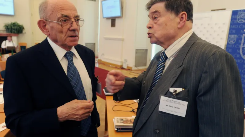 Luboš Dobrovský s bývalým ministrem zahraničí SSSR Borisem Pankinem – snímek z roku 2011