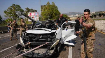 Poškozené vozidlo na místě izraelského leteckého úderu jižně od Bejrútu (9. května 2026)
