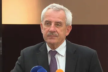 Nadstandard a vyšší zdravotnické poplatky opět prošly