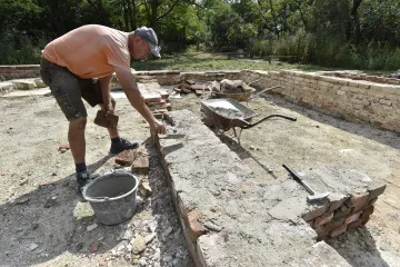 Zmizelý Katzelsdorfský zámeček ve Valticích se stal kulturní památkou. Dobrovolníci pracují na jeho obnově