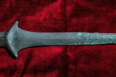 Archeologové popsali jeden z nejstarších mečů světa. Našli ho náhodou