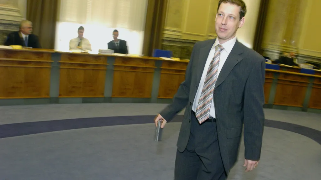 Stanislav Gross v roli předsedy vlády