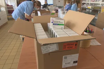 Tisíce balení léků na covid dál leží ve skladech. Musíme za ně vrátit peníze, upozorňují nemocnice 