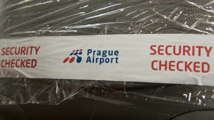 Informační páska na zavazadle, které prošlo ukázkou nového bezpečnostního opatření