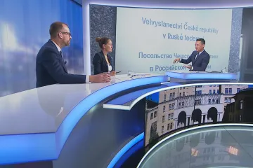 Není důvod mít v Rusku velvyslance, říká Kolář. S chargé d'affaires se tam bavit nikdo nebude, míní Decroix