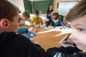 Ministerstvo dá školám návod, jak s žáky probrat válku proti Ukrajině. Radí i Skaut