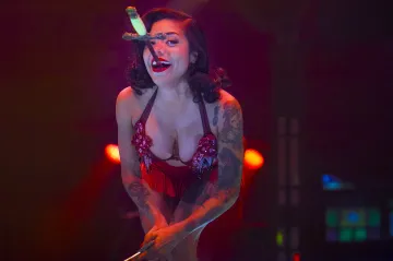 Račte vstoupit, Letní Letná otevírá svá šapitó