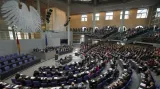 Zpravodaj ČT: Diskuse v Bundestagu byla bouřlivá