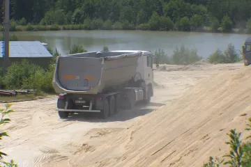 Kraj povolil rozšíření těžby vltavínů u Ločenic. Obce jsou proti