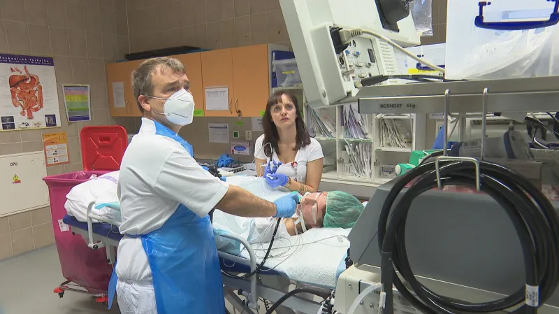 Průběh operace, která řeší i poruchu vyprazdňování žaludku