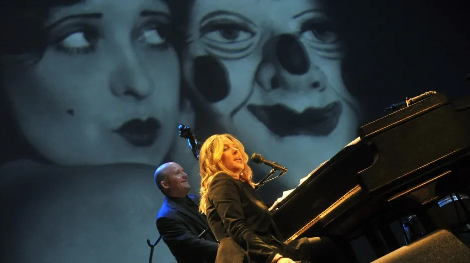Diana Krallová při koncertě v Praze (listopad 2012)