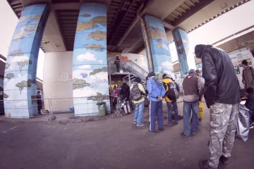 Boty, oblečení i celý zimní set. Pražská Naděje spouští novou sbírku pro lidi bez domova