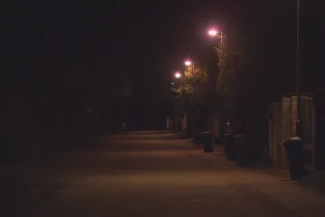 Okolí Klánovického lesa bude mít nové osvětlení. Radnice mluví i o kamerách