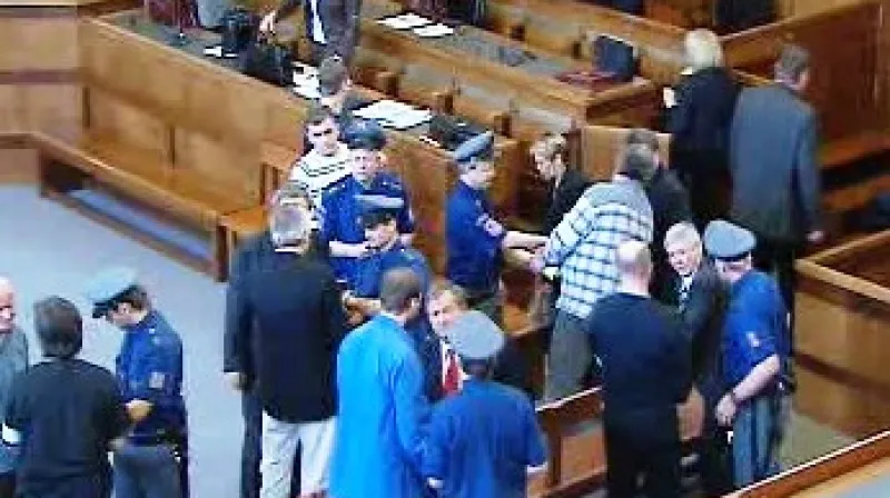 Detektivové dostali za spolčení s gangem Berdycha 13 a 10 let.