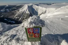 Po pádu laviny v krkonošském Obřím dole zemřel skialpinista, druhý má otřes mozku