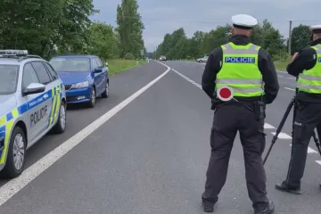 Kriminalizovat se podle Ústavního soudu mají jen závažné pomluvy a policisté musí snést kritiku