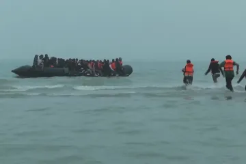 Britská vláda zpřísní pravidla pro migranty