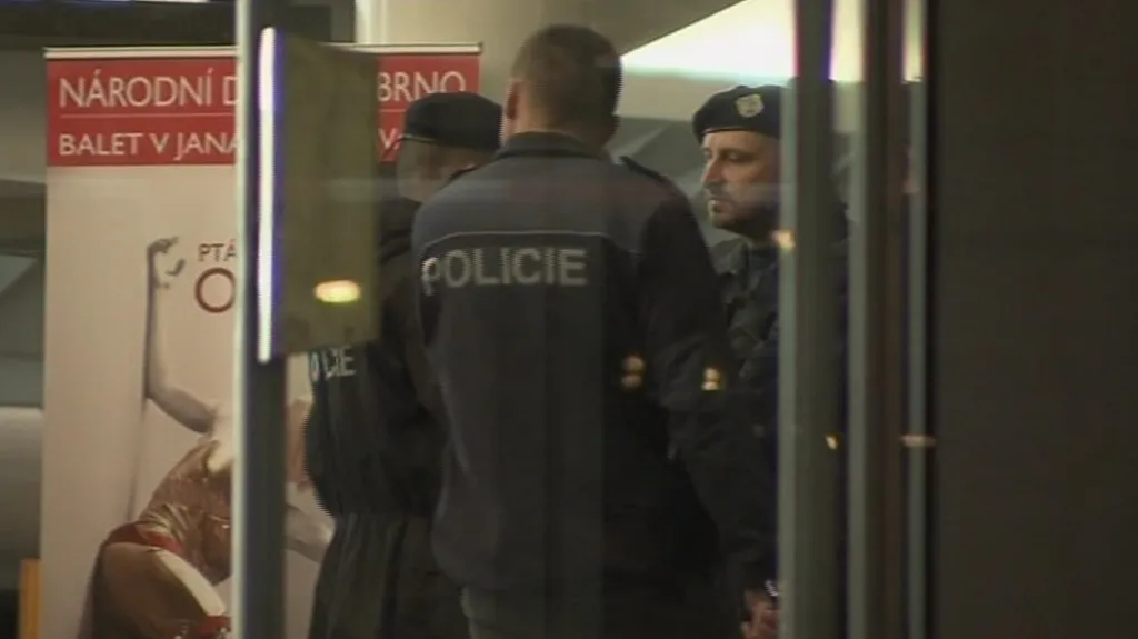 Policie musela kvůli anonymnímu oznámení evakuovat divadlo těsně před představením