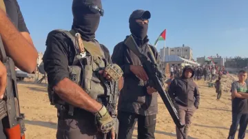 Teroristé z Hamásu v ulicích Gazy