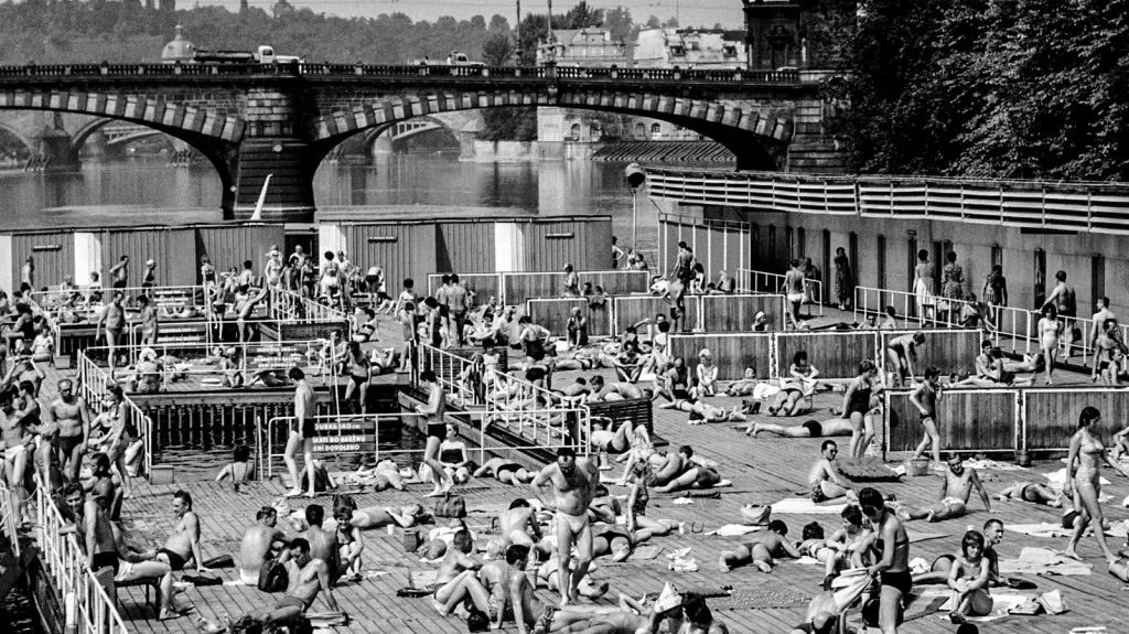 Pražské plovárny kdysi a dnes