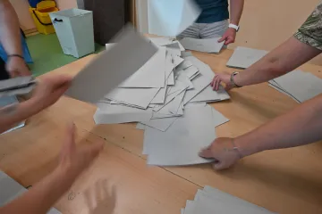 Zajímají Čechy evropské volby? Rakušan čeká rekordní účast, podle Okamury se lidé s EU neztotožňují