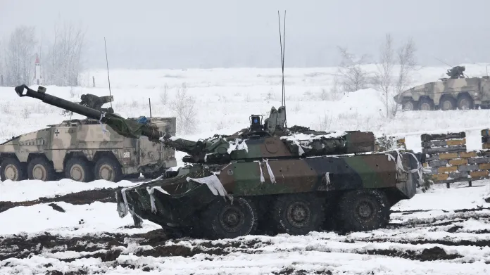 Francouzský lehký tank AMX-10 RC na společném německo-francouzském cvičení v roce 2013
