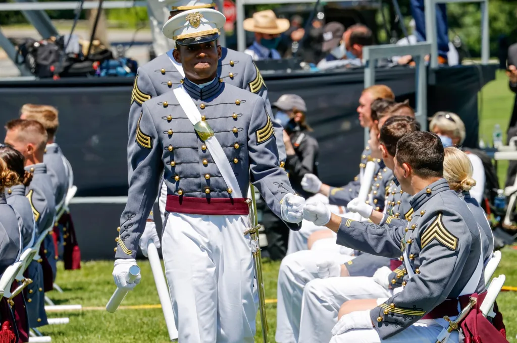 Slavnostní ukončení výcviku kadetů na Vojenské akademii Spojených států amerických známé jako West Point