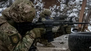 Ukrajinští vojáci během cvičení