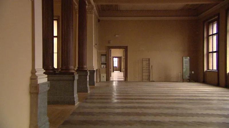 Vyklizený interiér Národního muzea