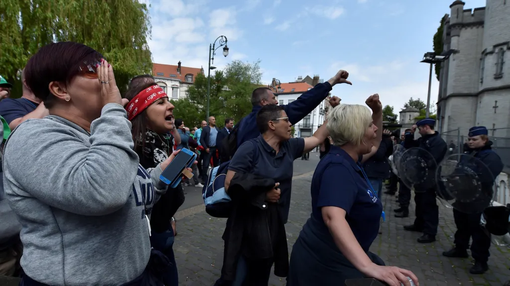 Protest dozorců před věznicí v Saint-Giles
